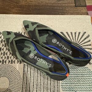 Rothy’s Pointed Toe Camo Flats Size 7